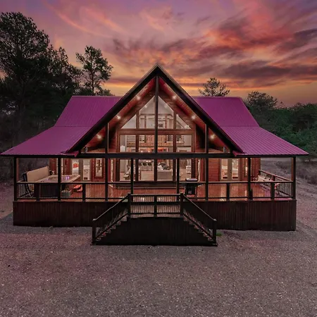 New Secluded Cabin Retreat W Loft + Hot Tub